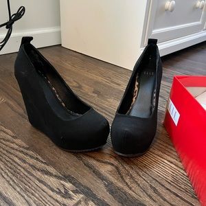 Elle black wedge shoe size 7